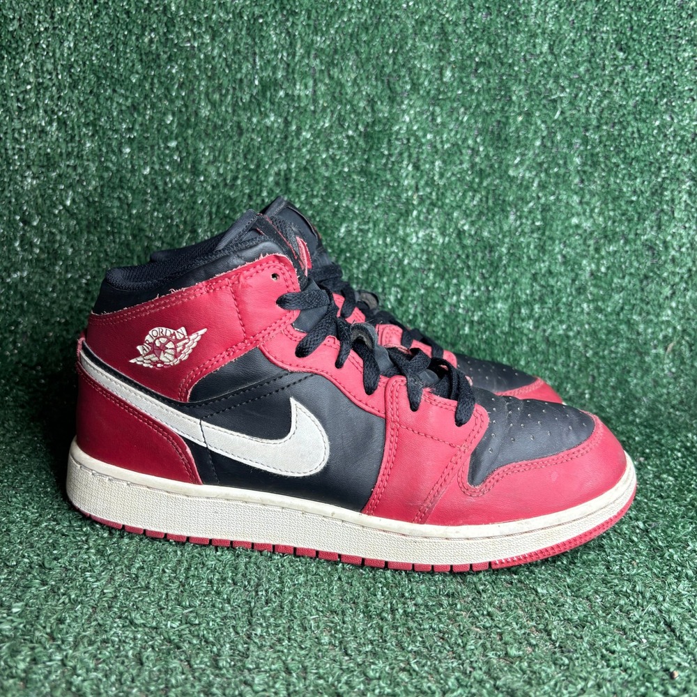 Nike Air Jordan 1 Mid Bred Leather Athletic Sneakers‎ Gym Red Womens Sz 8.5 (7Y)